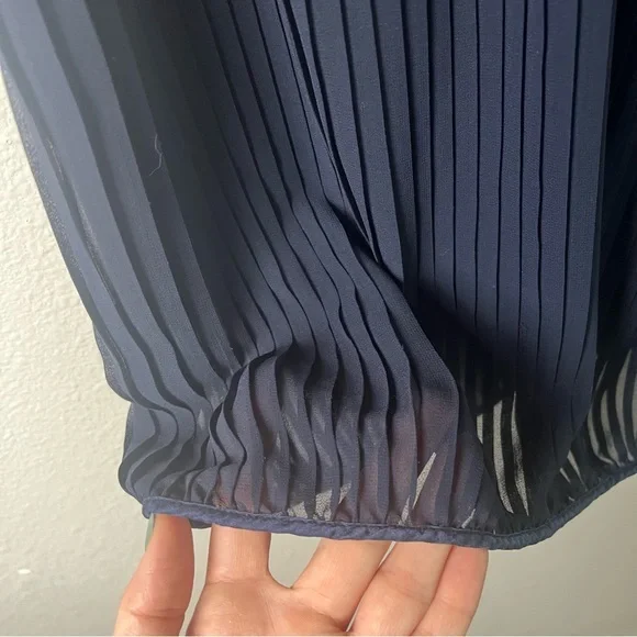 Anthropologie Navy Petal Pleated Blouse by Leif Notes Sz 4 - Picture 5 of 9